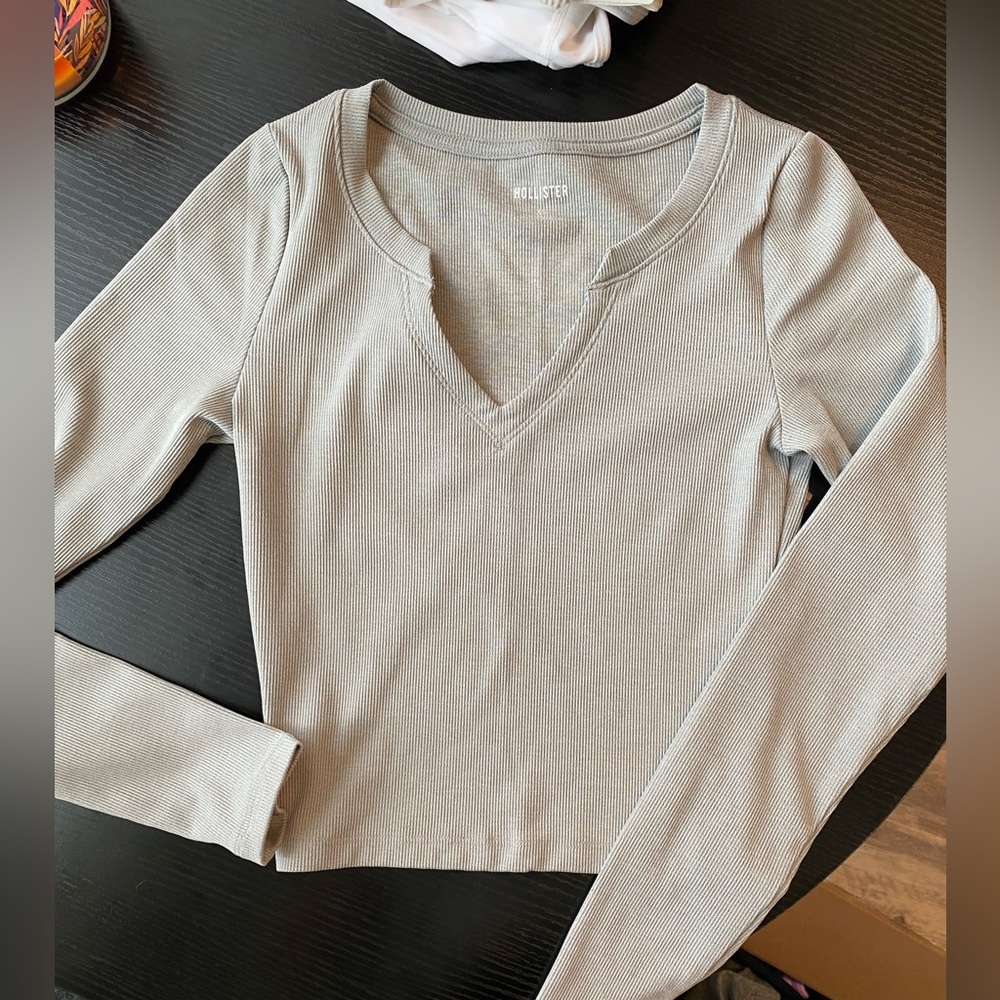 Hollister Women's Gray Long Sleeve Top cropped